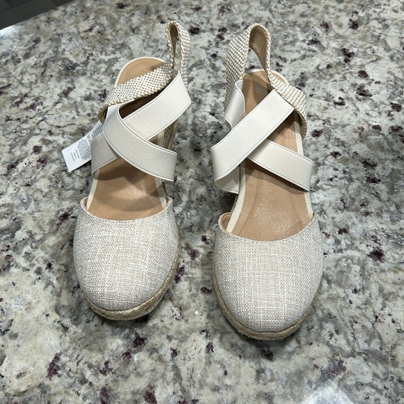 Women's Closed Toe Crisscross Elastic Ankle Strap Platform Espadrille Wedge - Picture 7 of 9